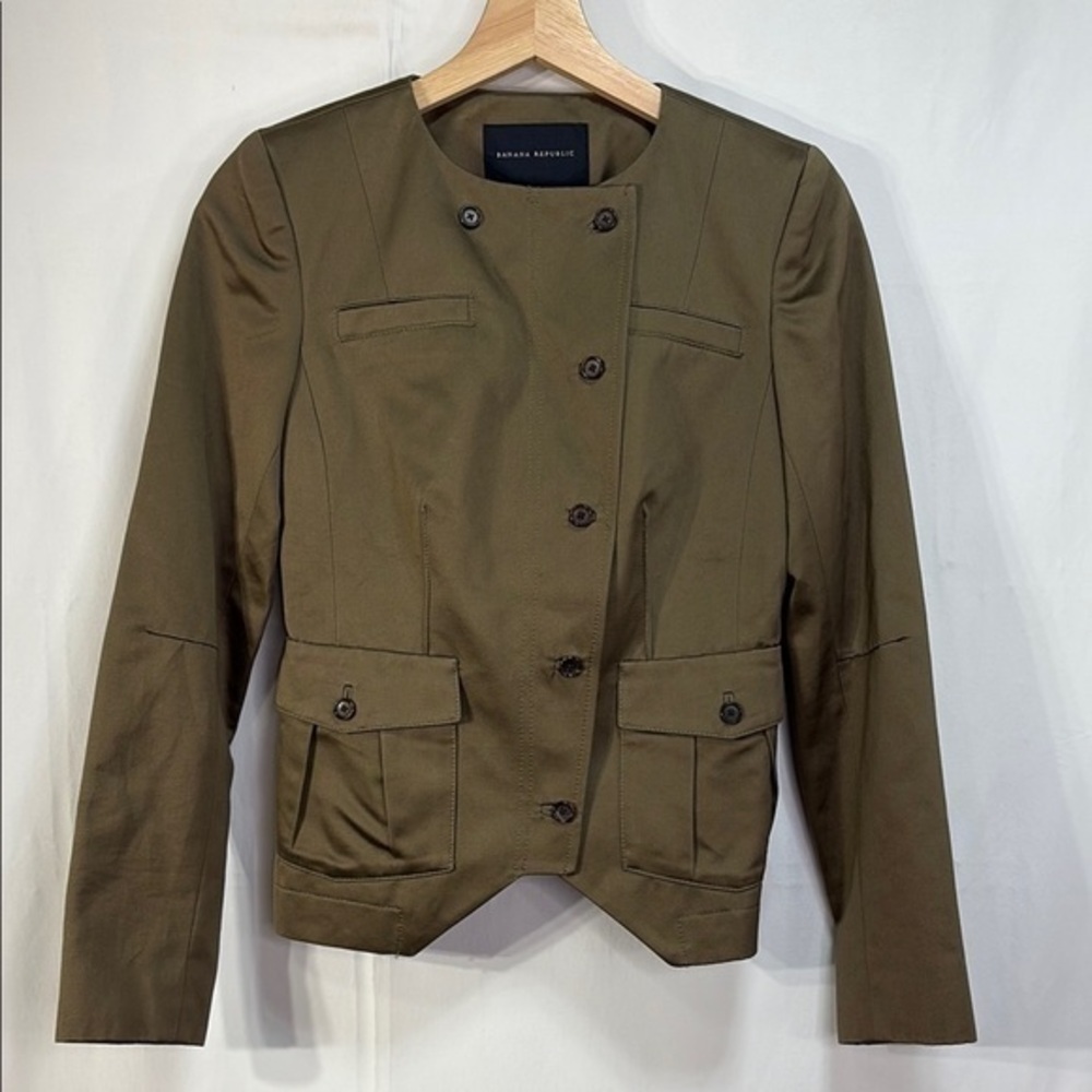 🦔 Banana Republic olive Green polished cotton Tailored collarless Blazer